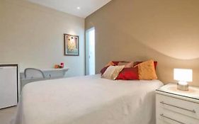 HomeStay 3 na Carlos Gomes não tem garagem